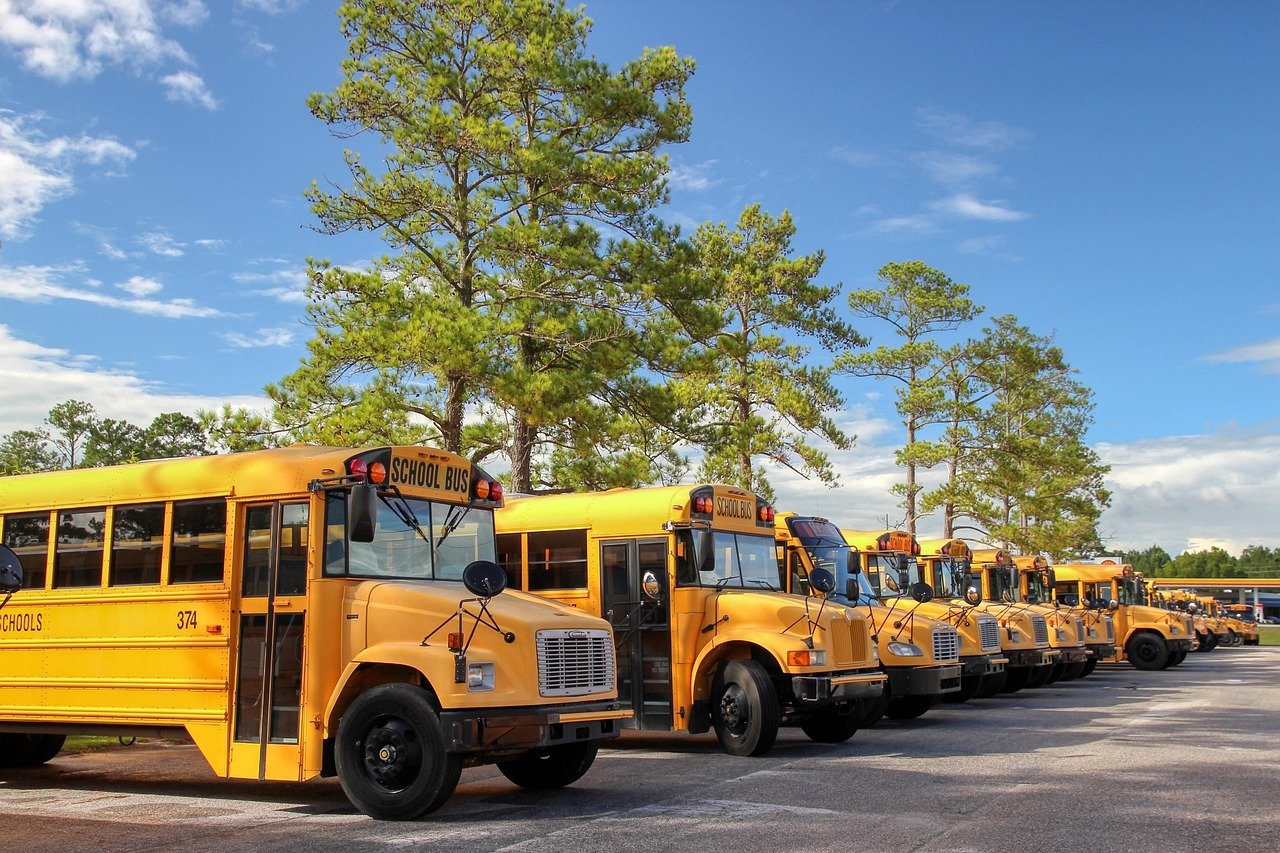 school buses 7253082 1280 school buses 7253082 1280